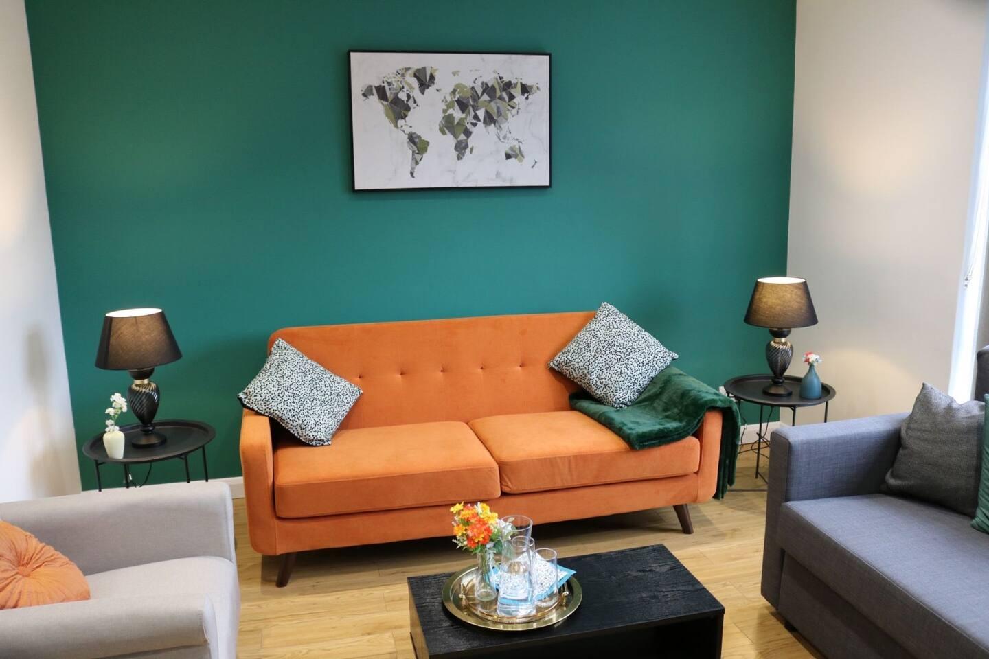 Stylish townhouse-Sleeps 9-free parking5