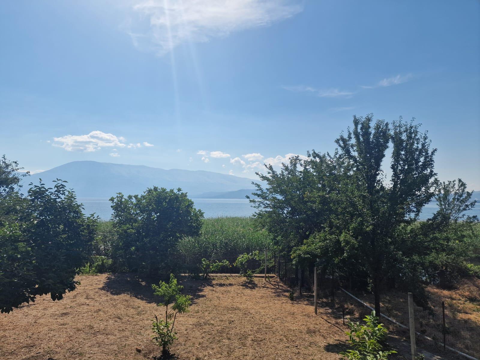 Lakeside View Apartment6