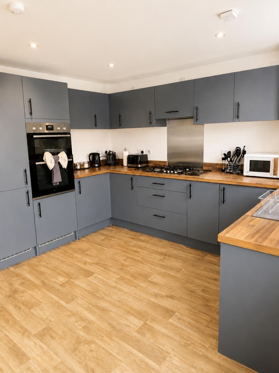 Great Location | 3-Bed | Sleeps 6 | Free Parking2