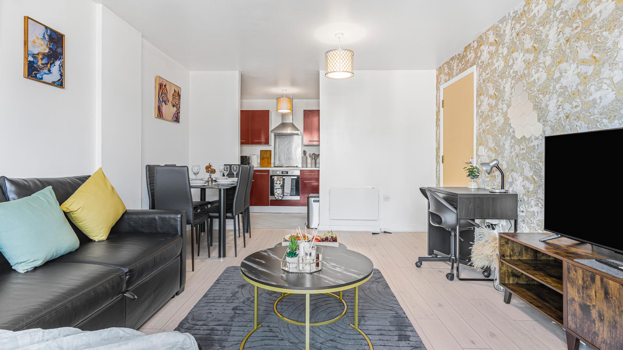 2 Bed 2 Bath | Birmingham B1 | Parking & Balcony2