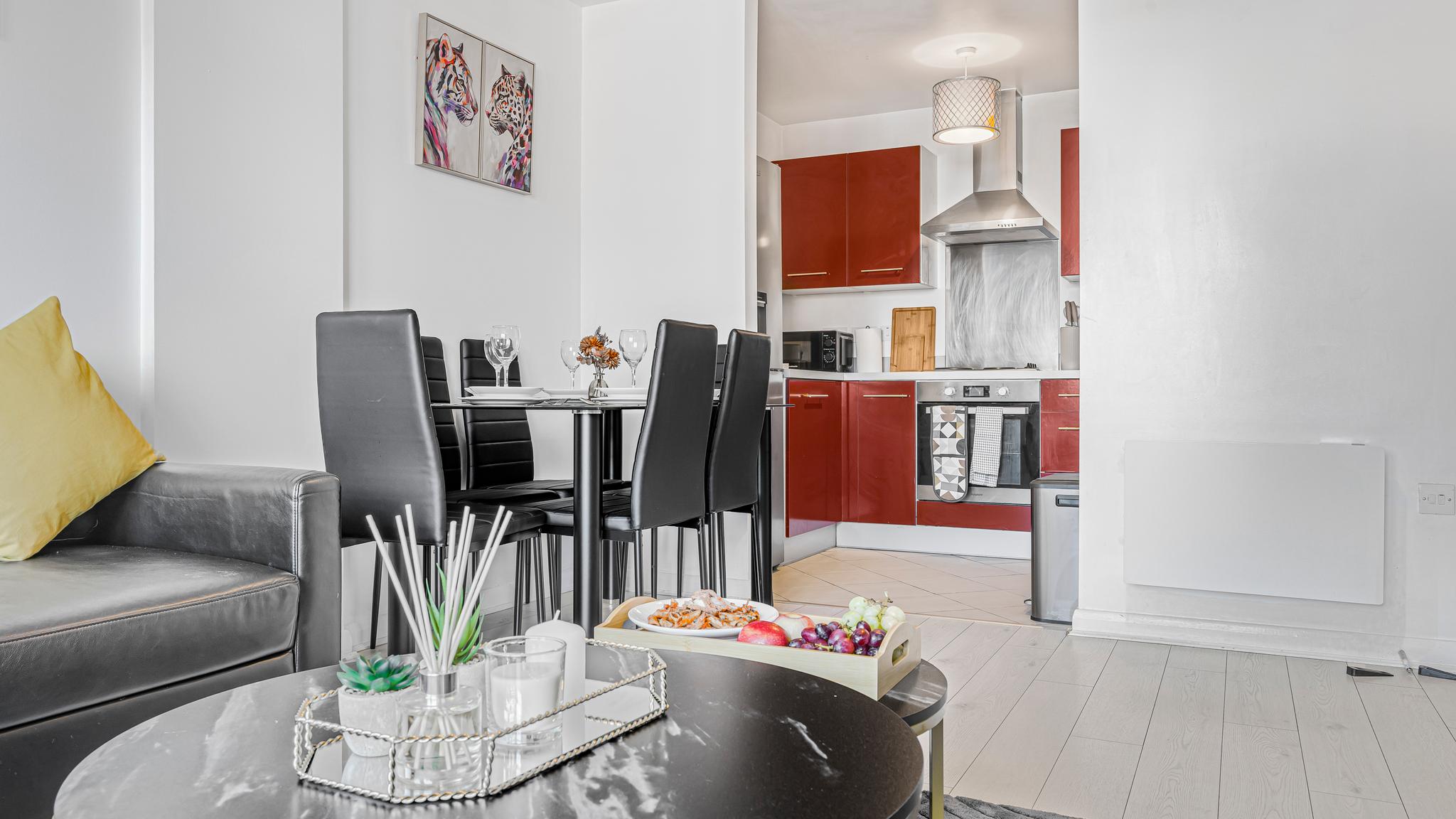 2 Bed 2 Bath | Birmingham B1 | Parking & Balcony3