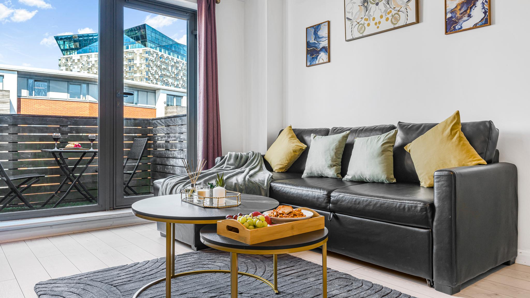 2 Bed 2 Bath | Birmingham B1 | Parking & Balcony4