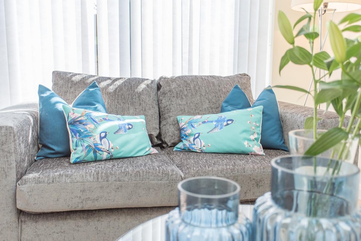 Modern | Open Plan | 2BR | 6 Guests | Garden/Patio2