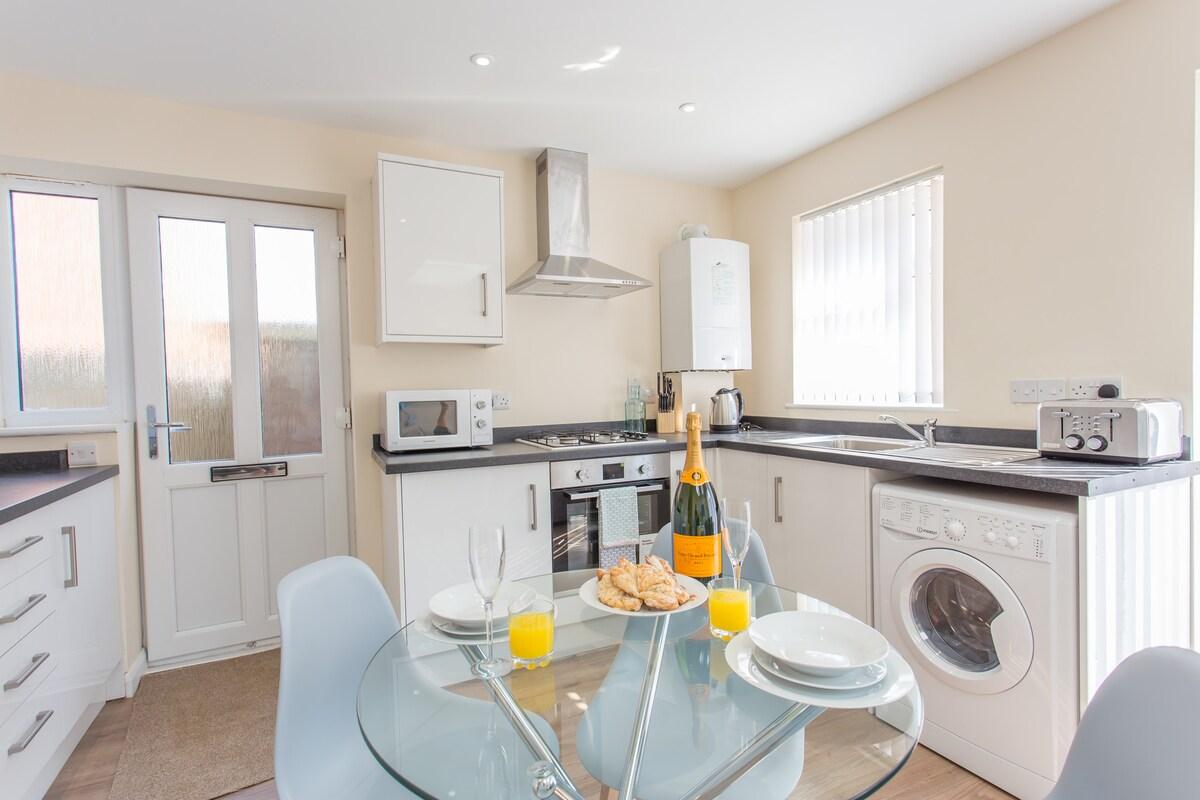 Modern | Open Plan | 2BR | 6 Guests | Garden/Patio4
