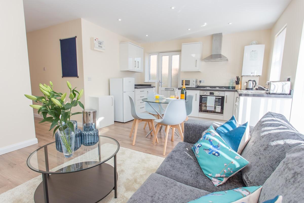 Modern | Open Plan | 2BR | 6 Guests | Garden/Patio5