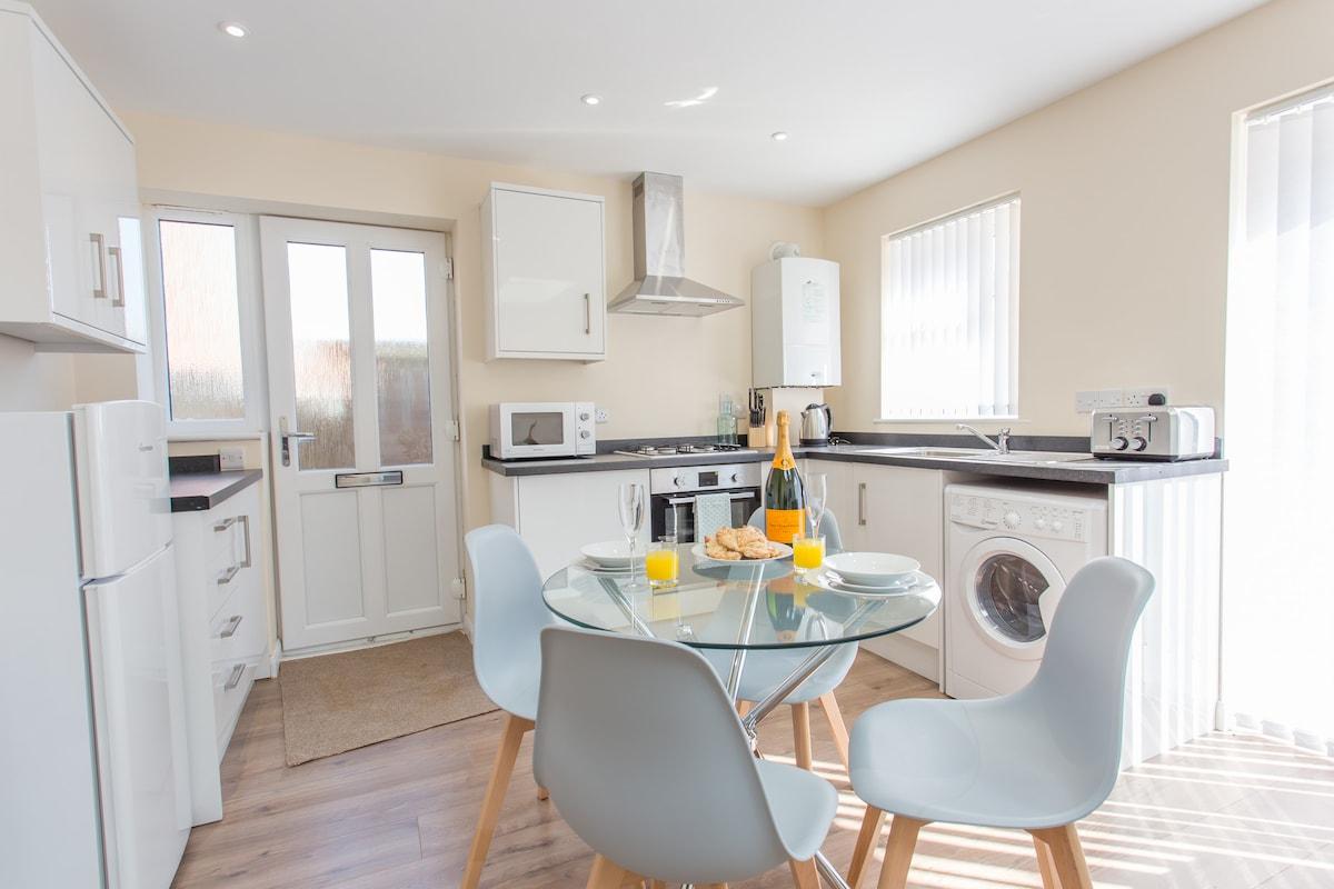 Modern | Open Plan | 2BR | 6 Guests | Garden/Patio6