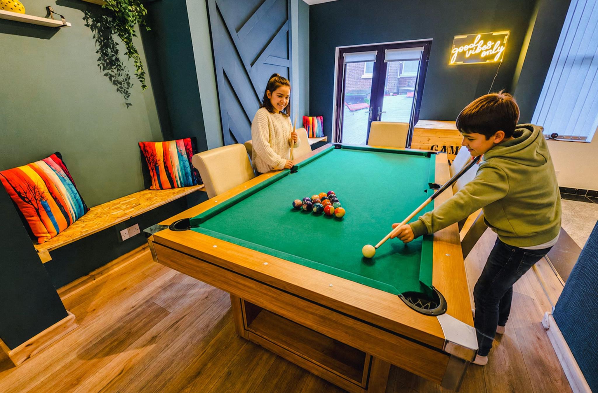 Luxury Group House | Games Room | Near Anfield1