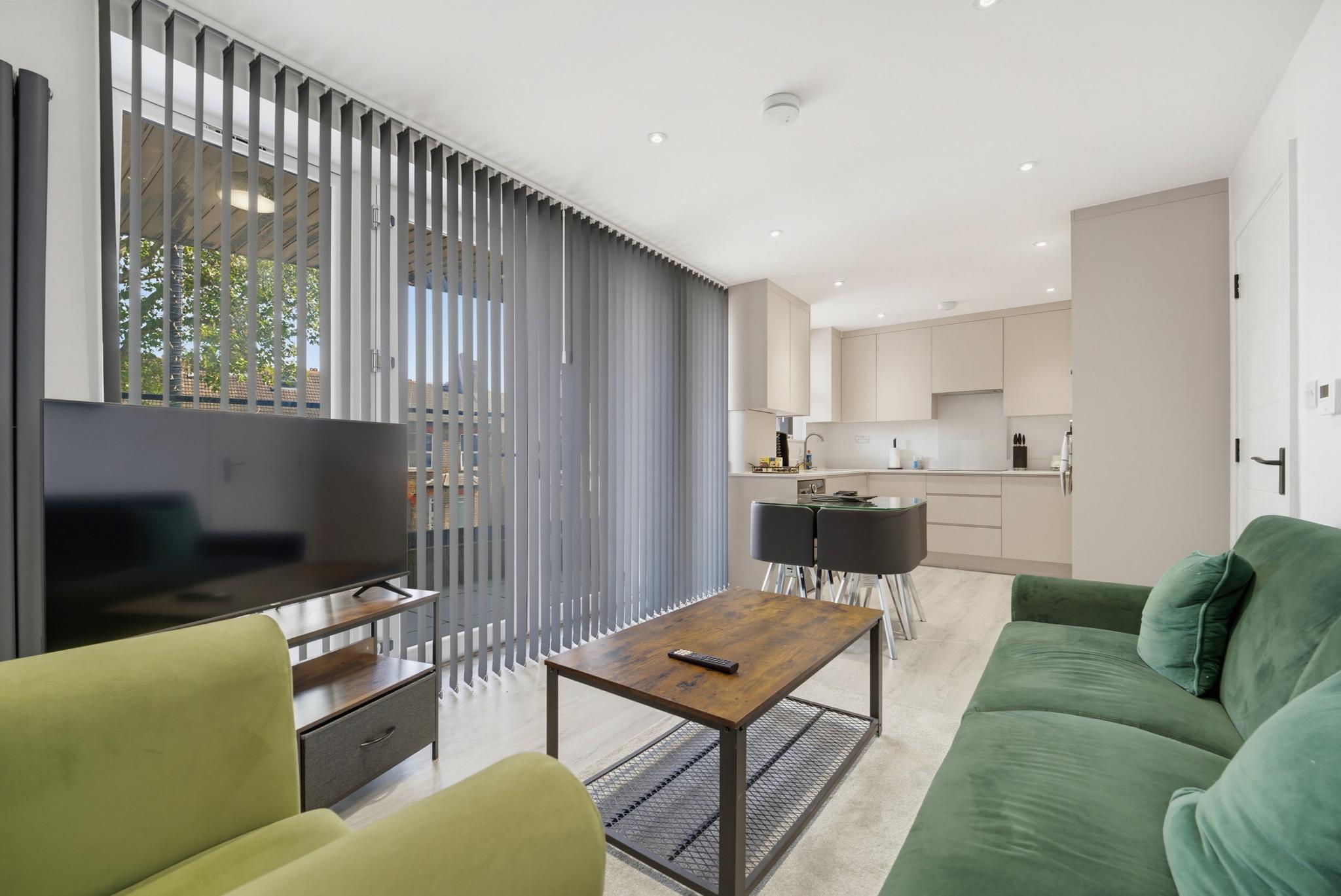 Luxaura Homes | 2-Bed +Balcony Northfields Apt21