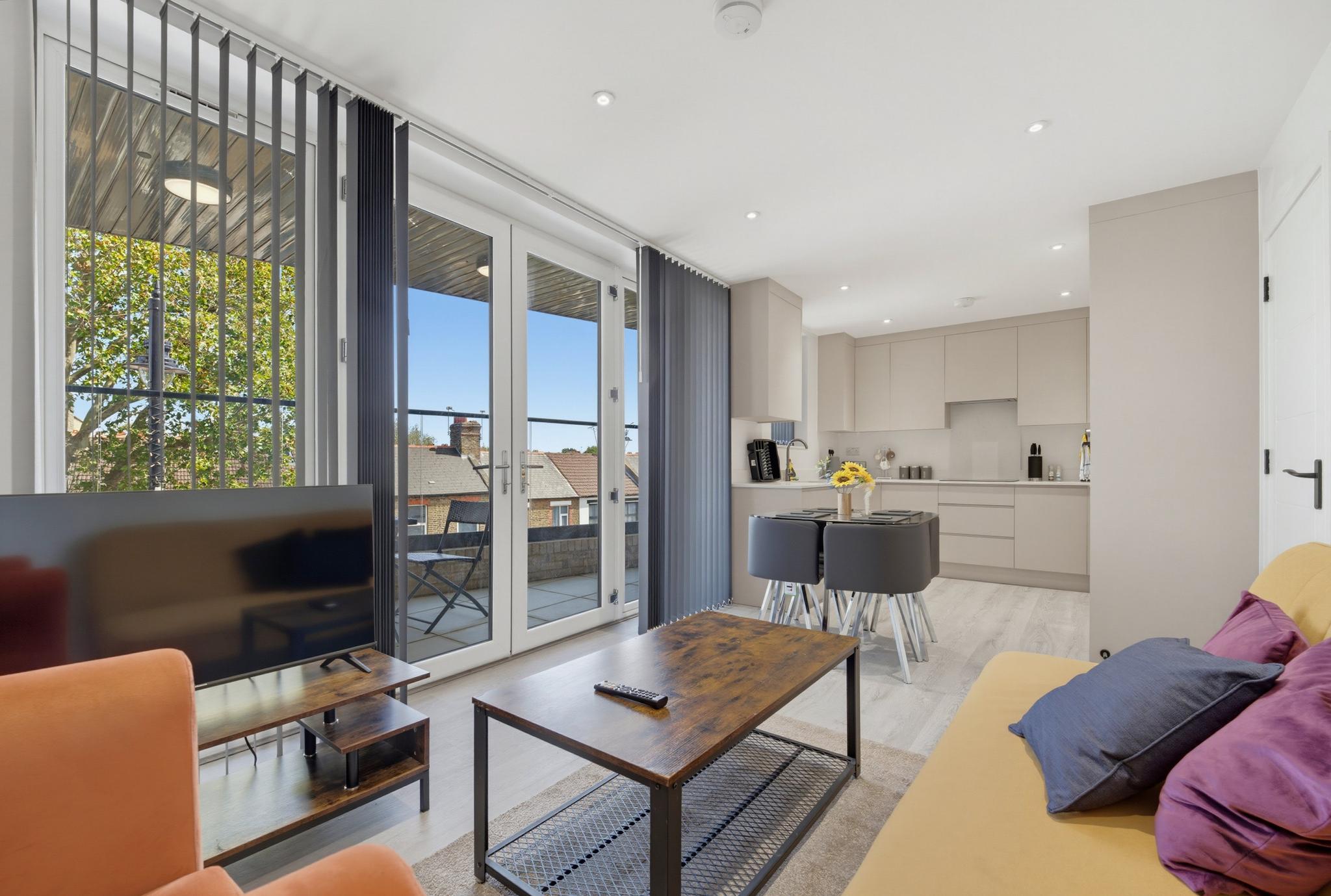 Luxaura Homes | 2-Bed + Balcony Northfields Apt 41