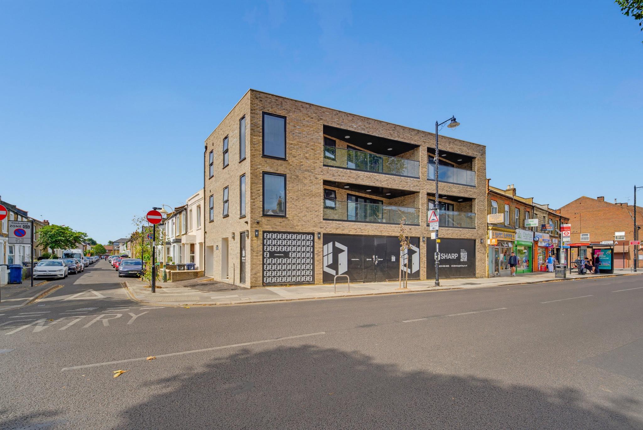 Luxaura Homes | 2-Bed +Balcony Northfields Apt24