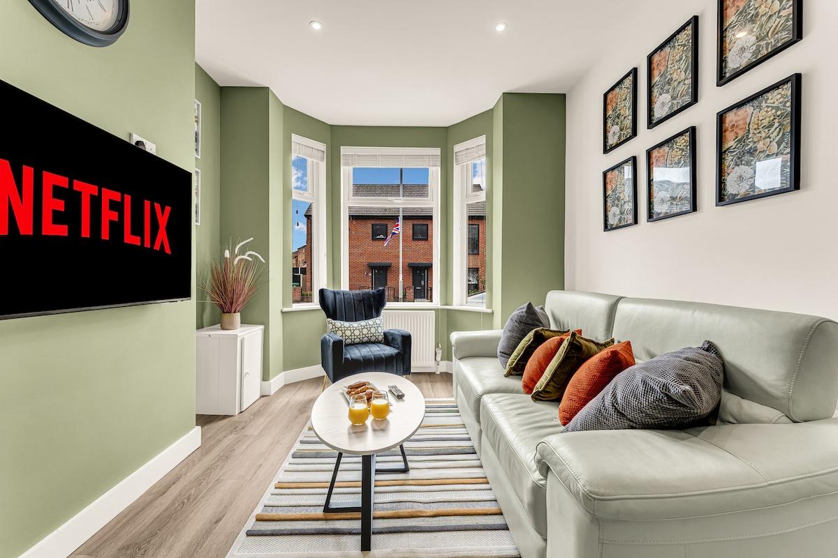 Chic 3-Bedroom House - Free Parking and WiFi1