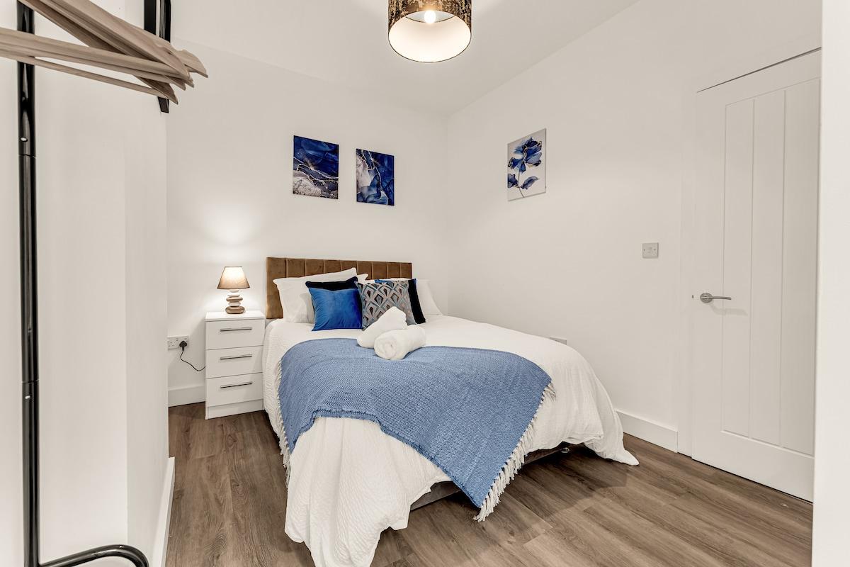 Chic 3-Bedroom House - Free Parking and WiFi3
