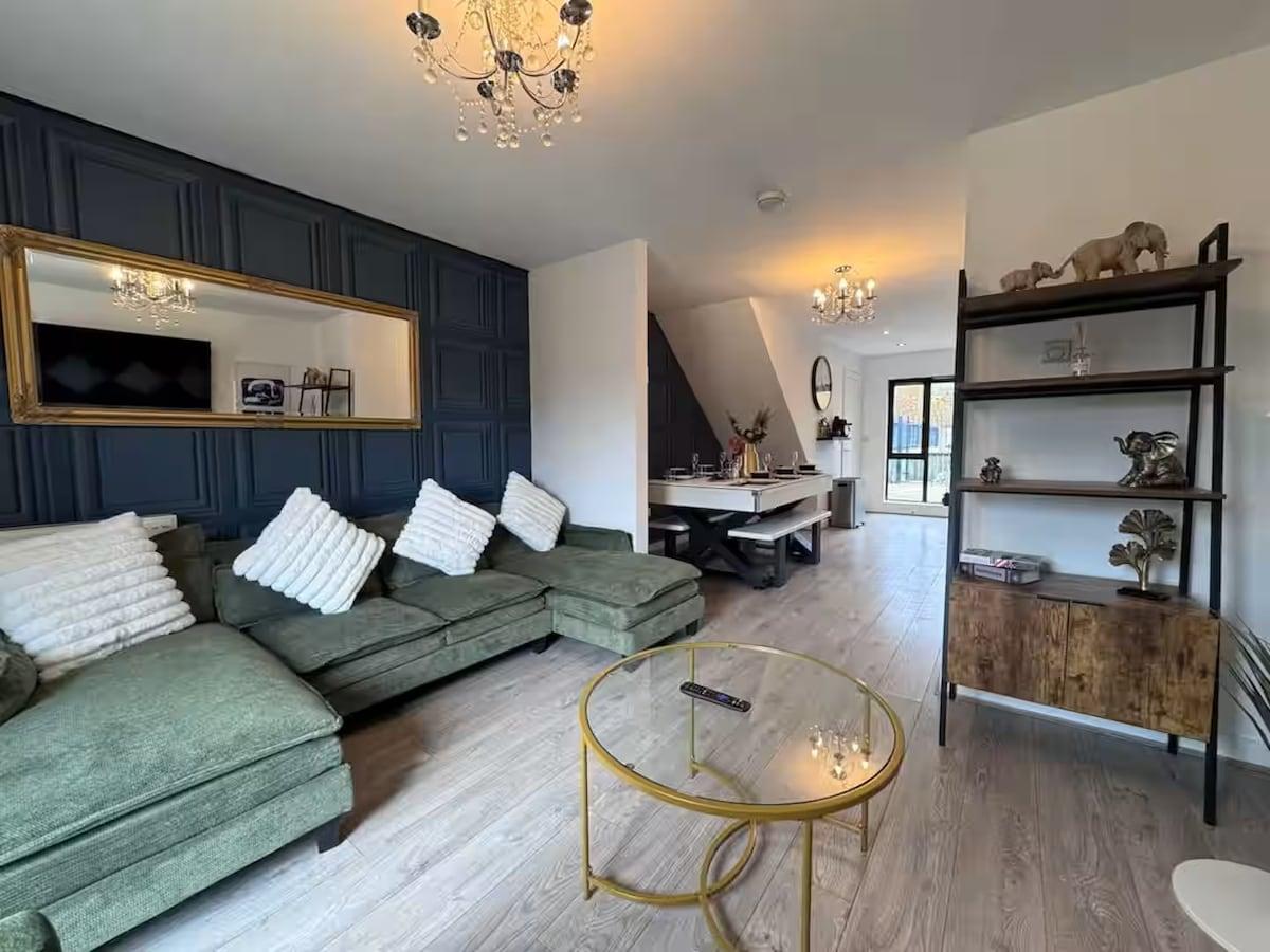 7 - Bed Home, secure parking, Salford Quays1